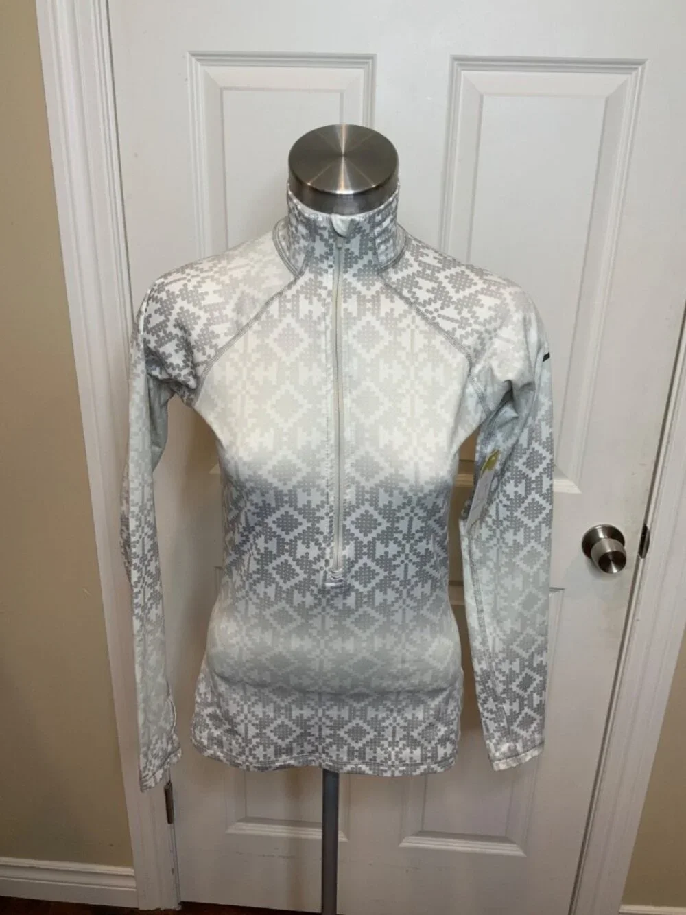 Nike Pro Silver White Geometric Half Zip Long Sleeve Top, Size S